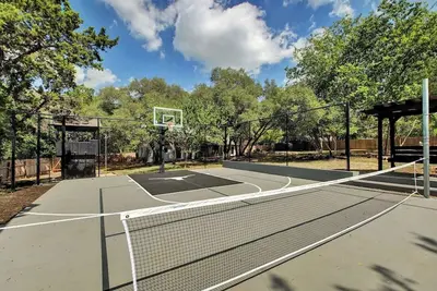 Image de Austin Oasis: Pool, Pickleball, Hot Tub, Sleeps 10