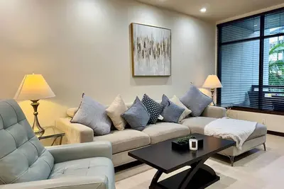 Lux Condo-3 bed pool and Jacuzzi