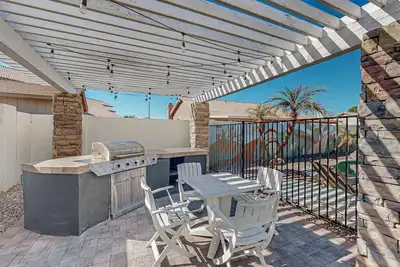Image de Ultimate Getaway with heated pool, game room, fire pit, Bbq grill, & central Ac