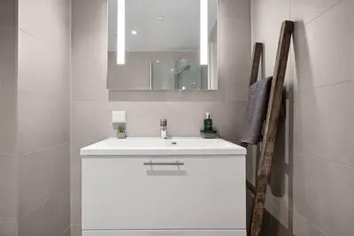 Image de Nordic Style City Apartment with Sunny Marina Views