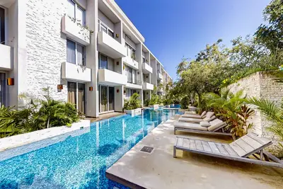 Image de Luxurious 2br Retreat with Pool, Tv, Game Room, Lush Gardens & Modern Amenities
