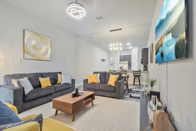 Image de Spacious & Stylish 3br Retreat with 2 Full Baths – Your Perfect Getaway!