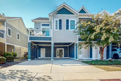 Image de Coastal-modern Townhouse  with private Hot tub and tuns of Resort Amenities