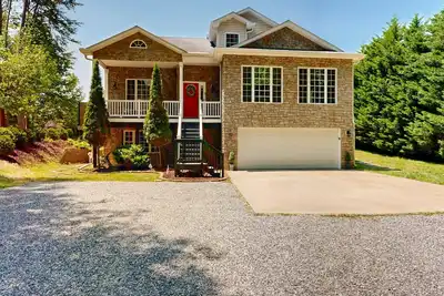 Image de Renovated waterfront home with game room, boat slip & scenic deck views