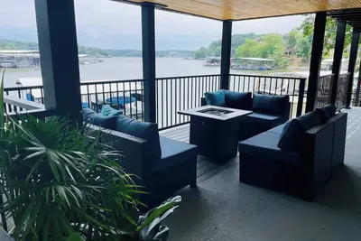 Image de Lakefront 3 Br  1 Ba House with onsite Boat Rental option! by @WetFeetRetreats