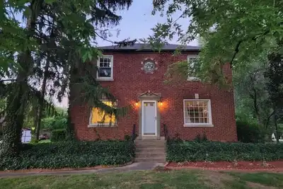 Image de Lake Michigan Getaway - Jacuzzi Tub - Pet Friendly