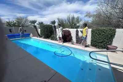 Image de 3-bedroom Spanish bungalow in charming Tucson. Ac, WiFi, Pool, Accessible design