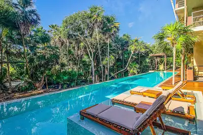 Image de Central apartment with amazing Caribbean views, balcony, beach-view pool, & Ac