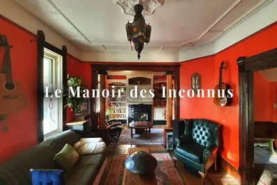 Image de 1898 Victorian Manor with Spa (5 acres)
