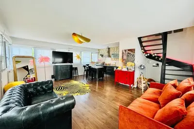 Image de Loft atypique 130m2 salle à manger 40 m2+rootoop+patio petit dej dép 13h Pkg