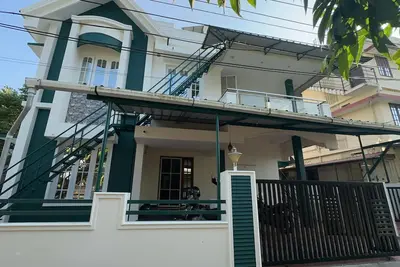 Image de Family-Friendly 3bhk Apartment Near Amrita Hospital – All Amenities