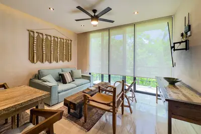 Image de Inviting apartment with pool, fitness area, balcony, & W/D