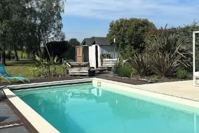 Image de Maison de campagne conviviale avec piscine
