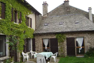 Image de Maison de campagne dans le village près du lac de Pareloup