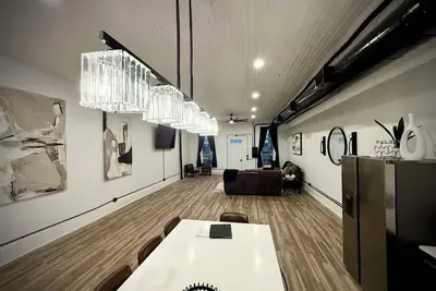 Image de “Downtown Boro Loft” Charming 1600 sq foot open concept Downtown Jacksboro