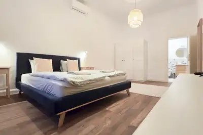 MidTerm - Azure Dream Home 2 Budapest