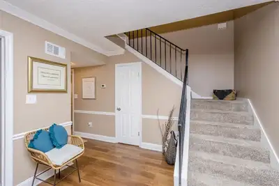 Image de 3-bedroom condo in welcoming Augusta. 2. 6 Miles from Master's Golf Tournament.