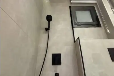 Image de Ultra-Lux 2br Apt  Smart Home  Alexa & 60” Tv