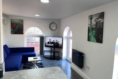 Classic Nest-Sleeps 6-Free Parking-High Speed WiFi