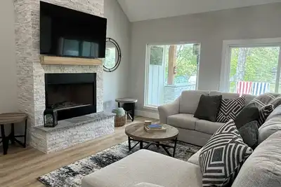 Image de *New* Cedar Creek Lake Reservoir House with Dock