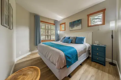 Image de Premier Riverbend Townhome in Panorama Bc, Waterfront, Prime location, Sleeps 7