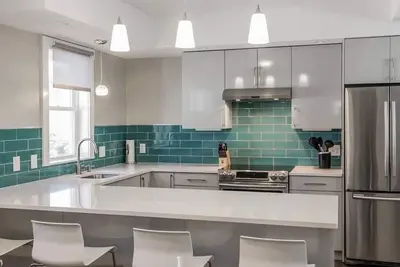 Mint Ocean Promenade Condo, Steps to Old Port