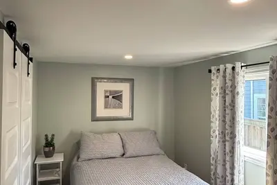 Image de Wasaga Beach Cottage - Beach Front- Private Sauna