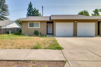 Image de Month stay or more? Pet friendly duplex close to downtown.