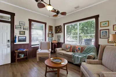 Image de 1 Block From 7th Ave Charming Ybor City Retreat