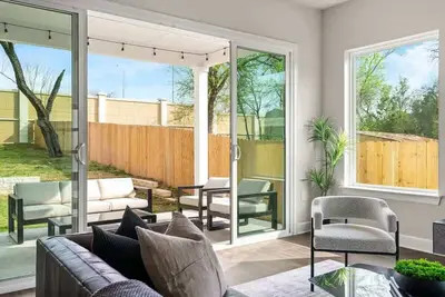 Image de Modern Tarrytown Home~5 Minutes to Downtown & Ut!