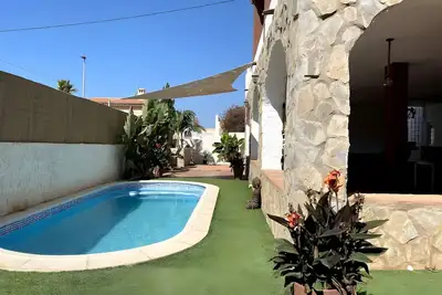 Image de Villa 'Jardines De Cope' avec vue sur la mer, piscine privée et climatisation