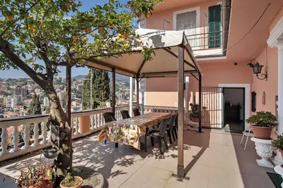 Image de Appartement 'Nonna Vivaldi Relax' avec vue sur la mer, terrasse privée et Wi-Fi