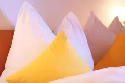 Image de Chambre 'Dreibettzimmer 2' avec vue sur les montagnes, terrasse privée et Wi-Fi