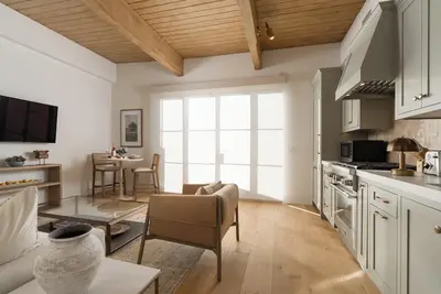 Image de Discover Montecito's Terraza del Sol: a cozy garden-view cottage perfect for couples.