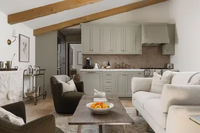 Image de Casita Pintor – A Refined Sanctuary in Montecito