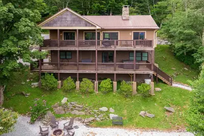 Image de Starlight Ridge- hot tub, walk to snow tubing, views, game tables