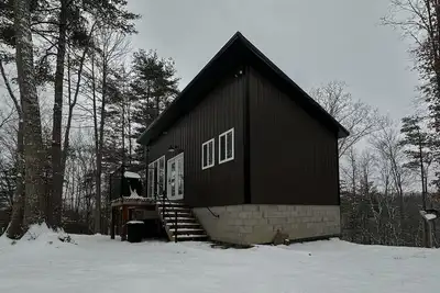 Image de Romantic Lily Pad Cabin | Starlink, Firepit & Trails near Bluestone State Park