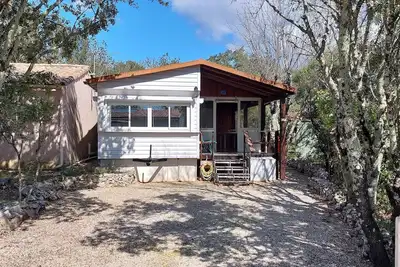 Image de Mobile home atypique style maisonnette de campagne, calme et bucolique