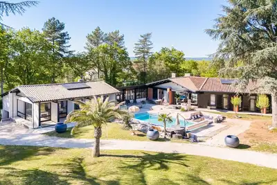 Image de Grande Villa avec Piscine : Évasion Parfaite!