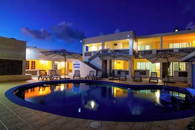 Image de Cozy Room with Pool Access, and Modern Amenities