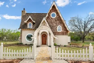 Image de The Storybook | 1/1, Fireplace, Fire-pit, Hot Tub, Wet Room, Full Kitchen