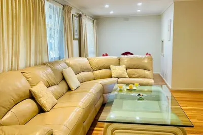 Image de Home in Doncaster with Gardens, Near Shops & Transport