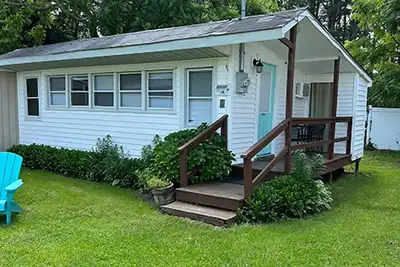 Image de Cottage #4 Chesapeake Blue  down the drive way.