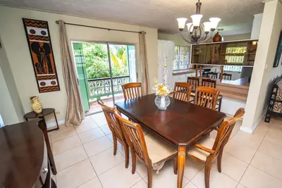 Image de 3-bedroom house 5 minutes from Sheraton Mall, Ac, WiFi. 10 mins from Beaches