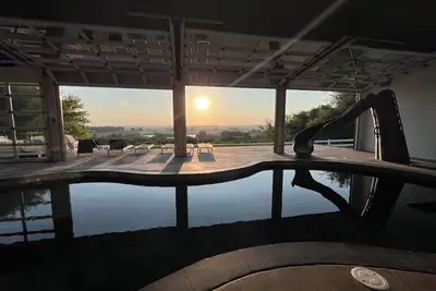 Image de Family-Friendly Nebraska Estate with Scenic Pool, Gym, Theater & Fire Pit Fun