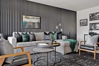 Image de Chic 4-bedroom, 2-bath home close to downtown and next to the river