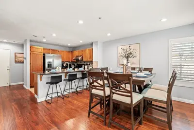 Image de Pomona College/3bd/2. 5ba/6Beds