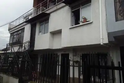 Image de Nice and comfortable apartment on the second floor, in the center of the coffee zone.