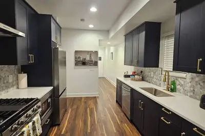 Unique3 bedroom near Downtown In