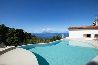 Image de Villa with swimming pool and sunset view